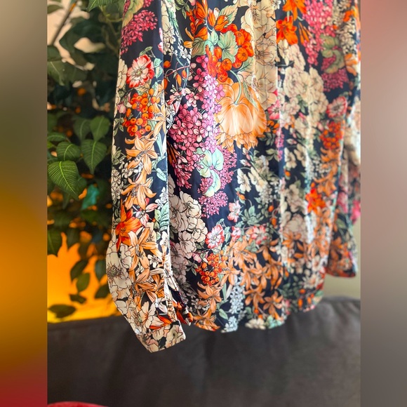 Mixed flower pattern button down women’s shirt. 
Size: N/A - Picture 4 of 6